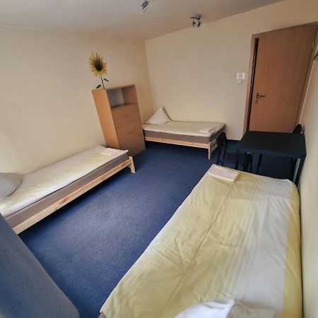 Wilanow House Hostel Warschau Buitenkant foto